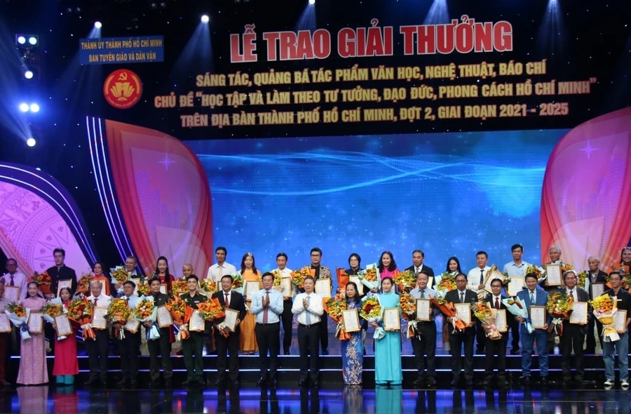 Tôn vinh các tác phẩm văn học, nghệ thuật, báo chí lan tỏa giá trị tư tưởng, đạo đức, phong cách Hồ Chí Minh