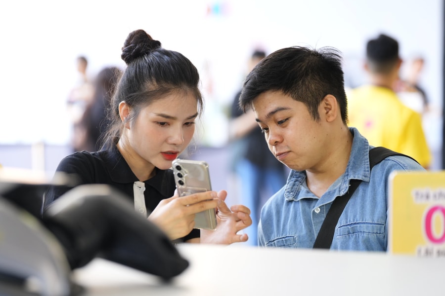 Người dùng Việt hào hứng khám phá đại tiệc công nghệ