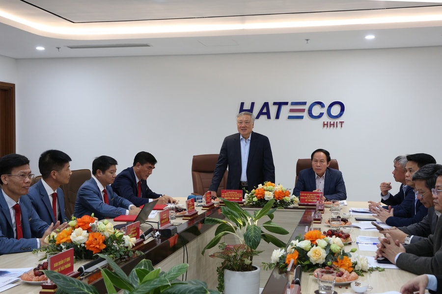 Phó Thủ tướng Thường trực Nguyễn Hòa Bình thăm Cảng container Quốc tế Hateco Hải Phòng