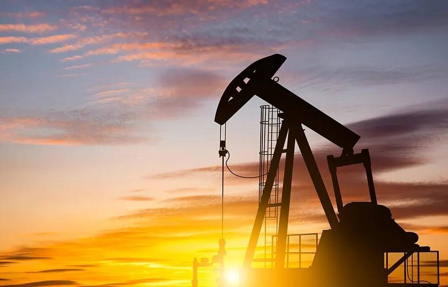 Giá dầu tăng nhẹ bất chấp áp lực dư cung toàn cầu