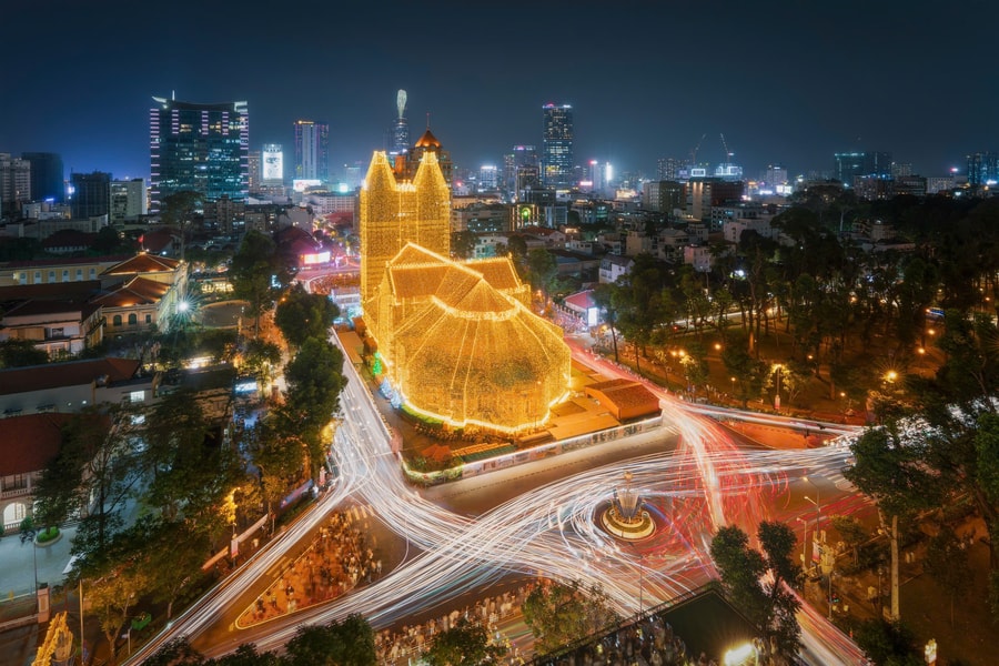 Nhịp sống TP.HCM qua những ánh đèn đêm