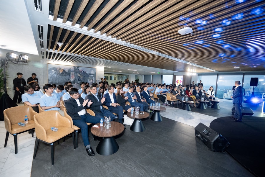 Techcombank chào đón nhân tài “AI thực chiến” tham quan trụ sở