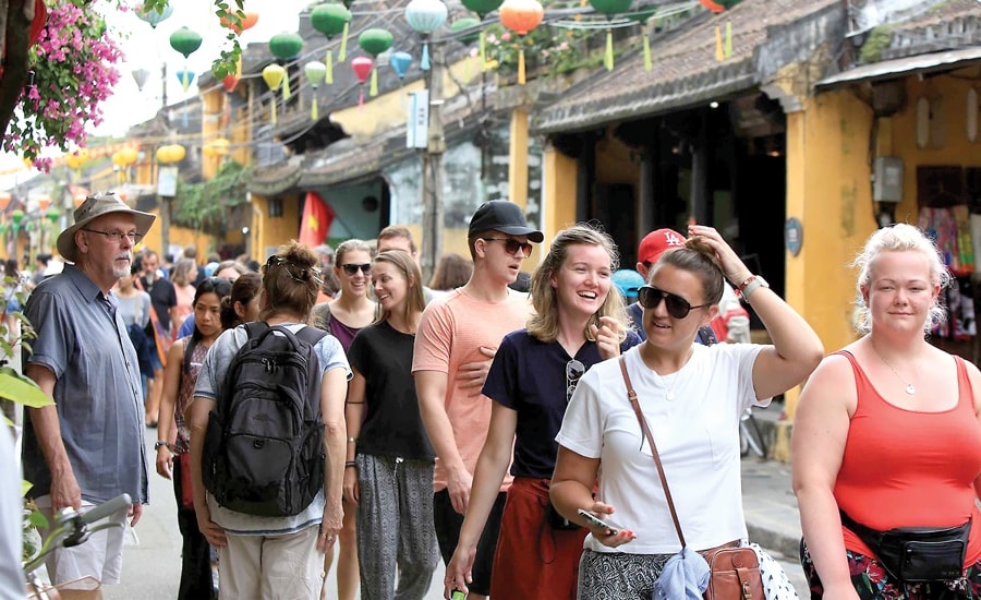 Năm 2026, Việt Nam đặt mục tiêu đón 25 triệu khách du lịch quốc tế