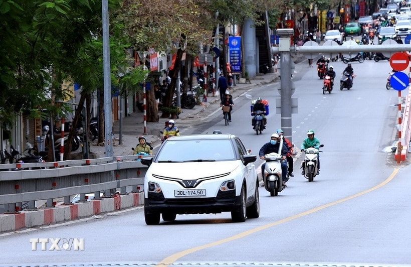 Đề xuất giảm 30% phí đăng ký, cấp biển số ôtô tại Hà Nội và TP.HCM