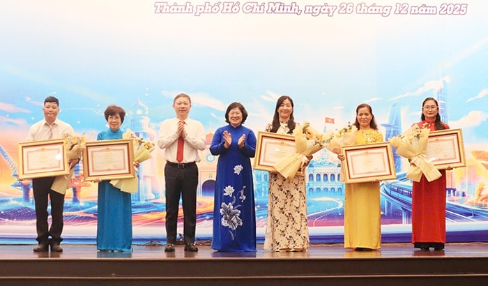 TP.HCM tổng kết công tác tuyên giáo, dân vận và khen thưởng các tập thể, cá nhân tiêu biểu