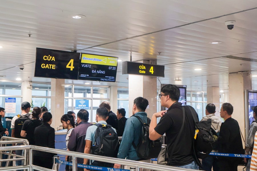 Lượng khách qua Tân Sơn Nhất tăng mạnh trong kỳ nghỉ Tết Dương lịch