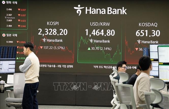 Cổ phiếu châu Á đi xuống giữa lo ngại bong bóng công nghệ