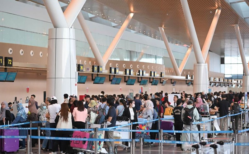 Ngày cuối nghỉ Tết Dương lịch, sân bay Tân Sơn Nhất đón hơn 140.000 lượt khách
