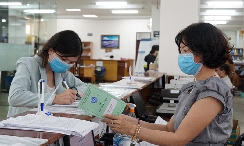 Hoàn thiện chính sách tiền lương, bảo hiểm xã hội để ổn định đời sống người lao động