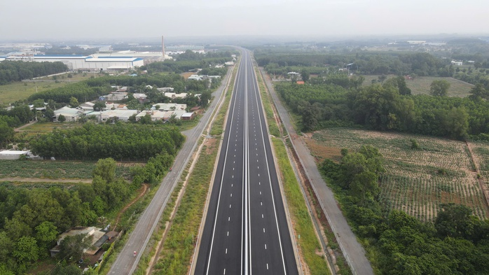 Cao tốc Biên Hòa - Vũng Tàu gấp rút hoàn thiện, sẵn sàng phục vụ Tết Nguyên đán 2026