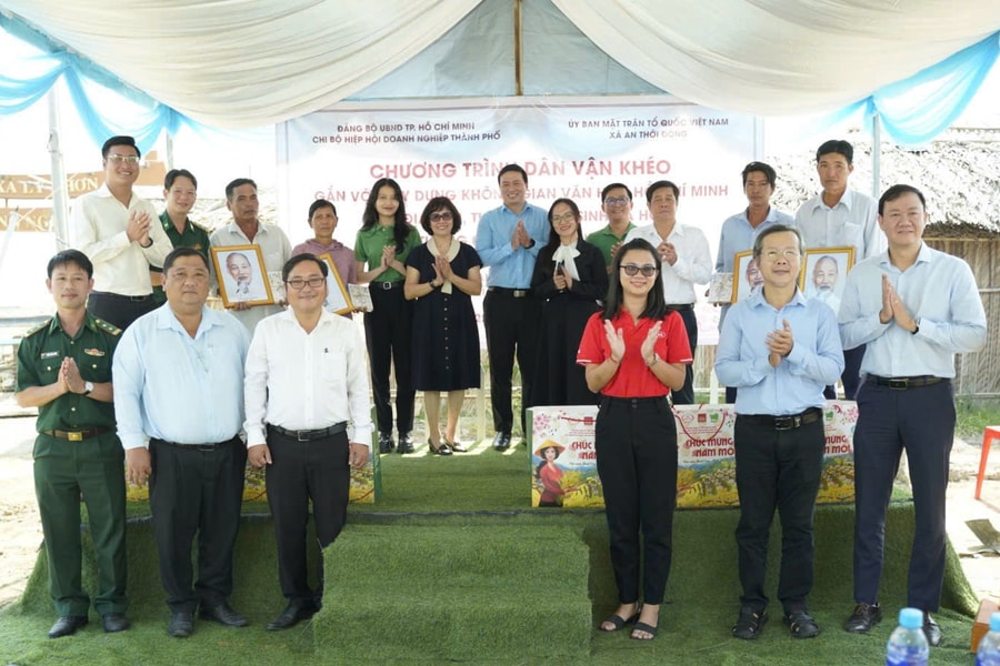 Khánh thành công trình “Ánh sáng vùng biên”, trao nhà đại đoàn kết tại xã An Thới Đông