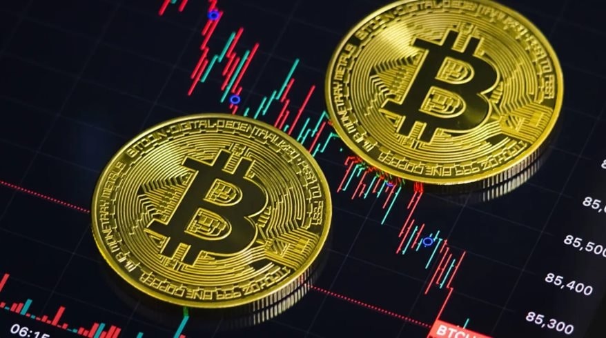 Bitcoin phá vỡ ngưỡng 70.000 USD, áp lực bán gia tăng mạnh