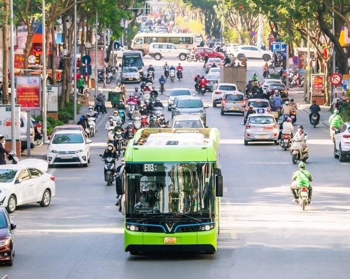 Hà Nội đặt mục tiêu 100% taxi sử dụng điện, năng lượng xanh vào năm 2030