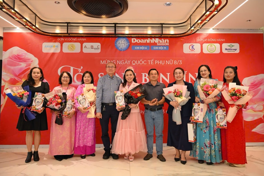 Chi hội 6 và Chi hội 11 họp mặt đầu xuân mừng 8/3