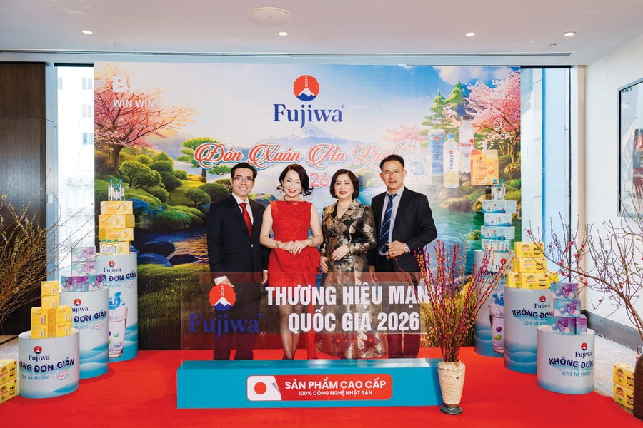 Không chỉ là nước, mà là sự cam kết của trái tim