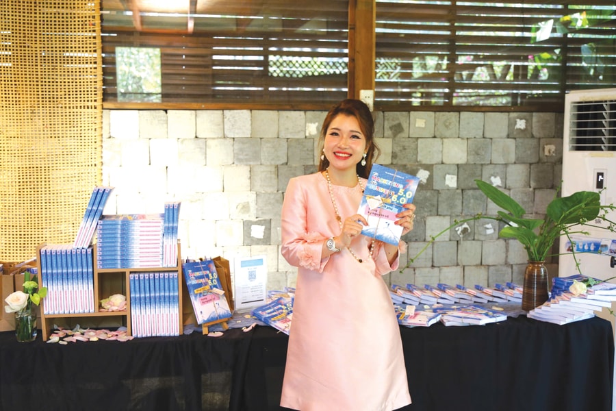 Viết sách là cách để nhìn lại chặng đường đã đi qua