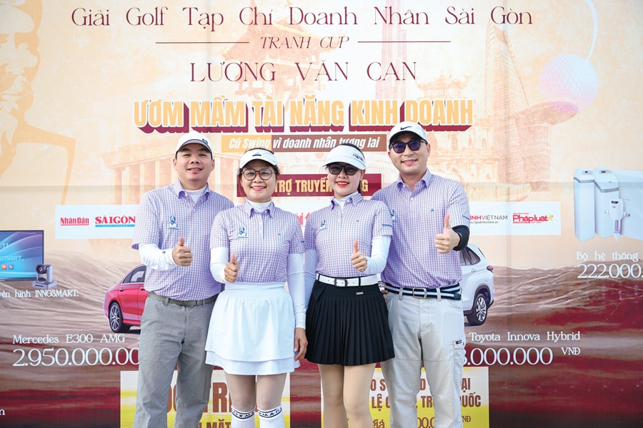 Ngày càng nhiều "bóng hồng" trên sân golf