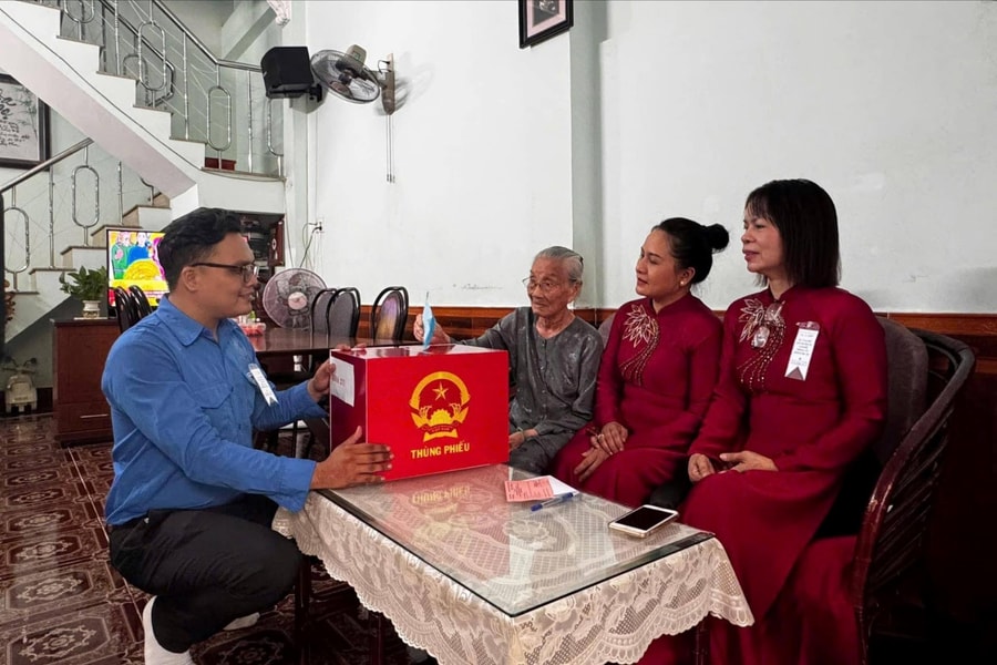 Đến 19 giờ, tỷ lệ cử tri đi bỏ phiếu trên địa bàn TP.HCM đạt 96,67%