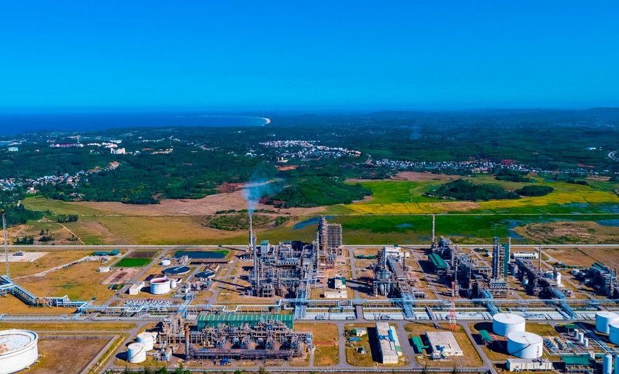 Nhà máy lọc dầu Dung Quất, Nghi Sơn đủ nguyên liệu sản xuất đến hết tháng 4