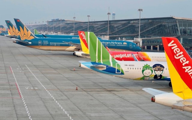 Bộ Xây dựng nghiên cứu tăng trần giá vé máy bay nội địa