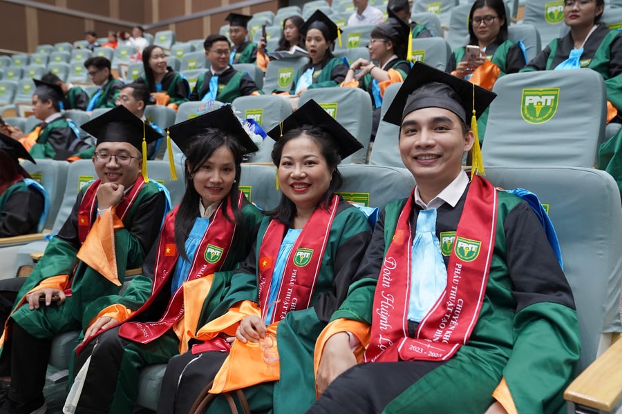 Trường Đại học Y khoa Phạm Ngọc Thạch vinh danh 945 tân khoa sau đại học