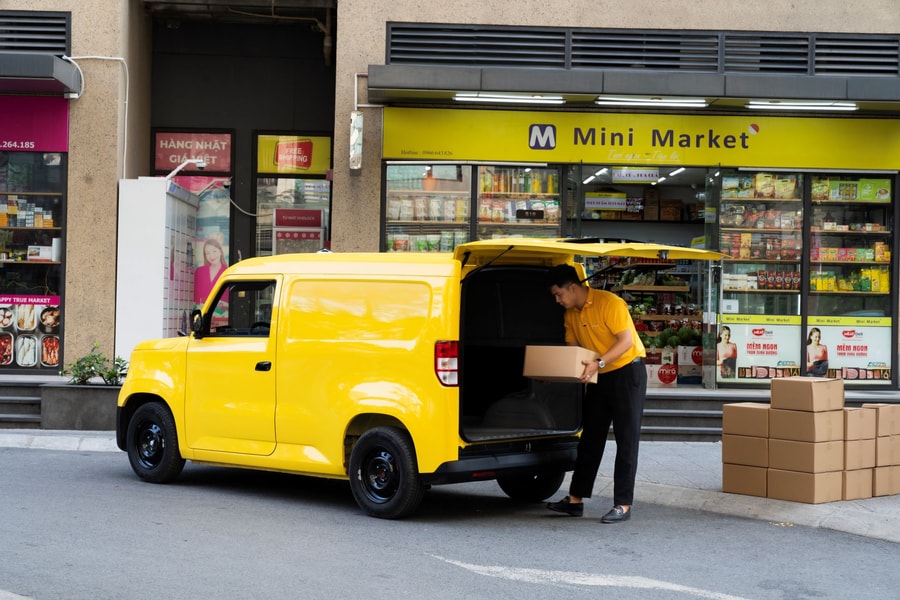 Đổi từ xe xăng sang VinFast EC Van, tiểu thương lời 6-8 triệu đồng mỗi tháng