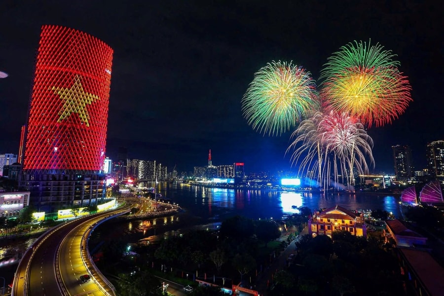 TP.HCM tổ chức bắn pháo hoa tại 7 điểm tối 30/4