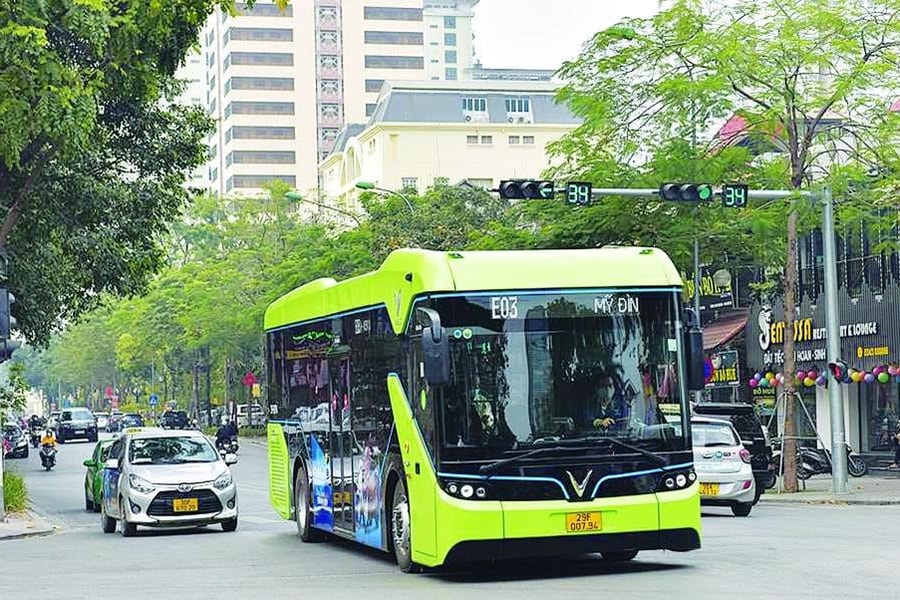 Hà Nội tăng tốc chuyển đổi xe buýt điện, hướng tới giao thông xanh