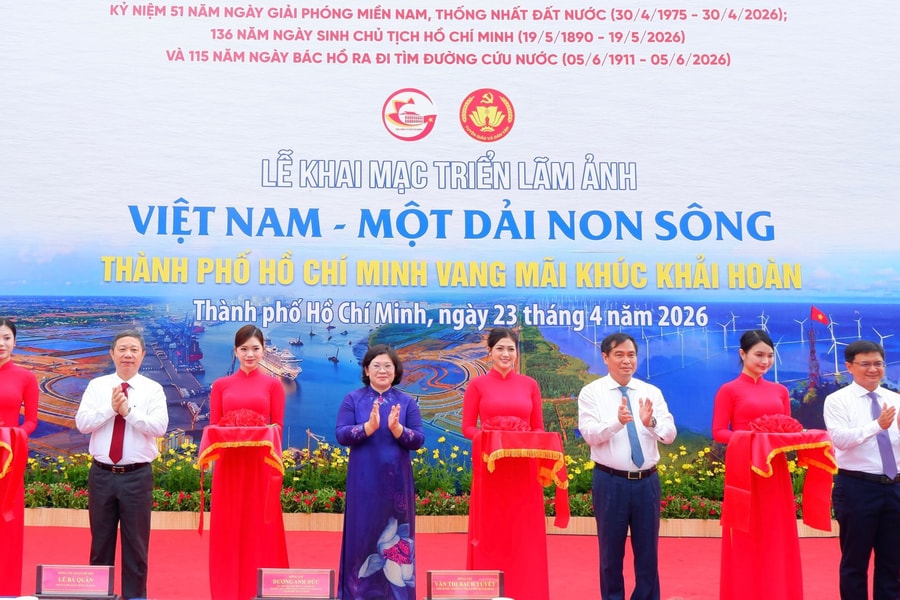 Khai mạc triển lãm “Việt Nam - Một dải non sông”: Tôn vinh lịch sử, lan tỏa khát vọng phát triển
