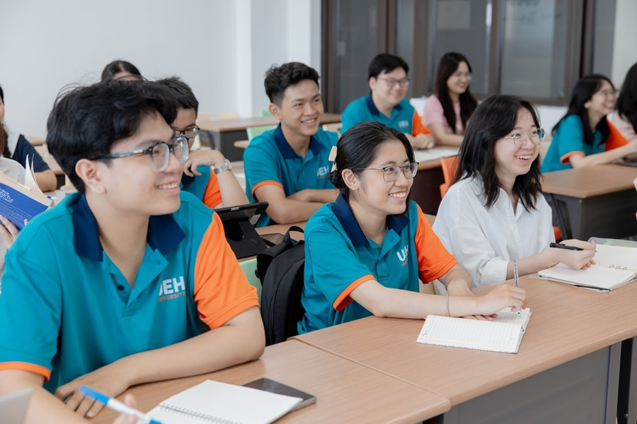 UEH dẫn đầu các đại học Việt Nam trên bảng xếp hạng THE, giữ vững mục tiêu Top 250 châu Á giai đoạn 2025 - 2030