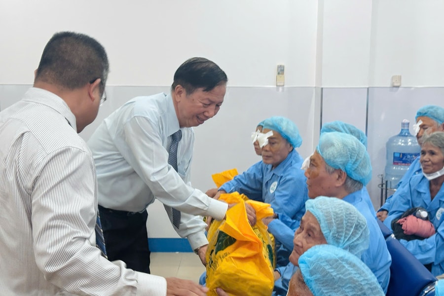 Hành trình gần 30 năm mang lại ánh sáng cho hàng trăm nghìn bệnh nhân nghèo