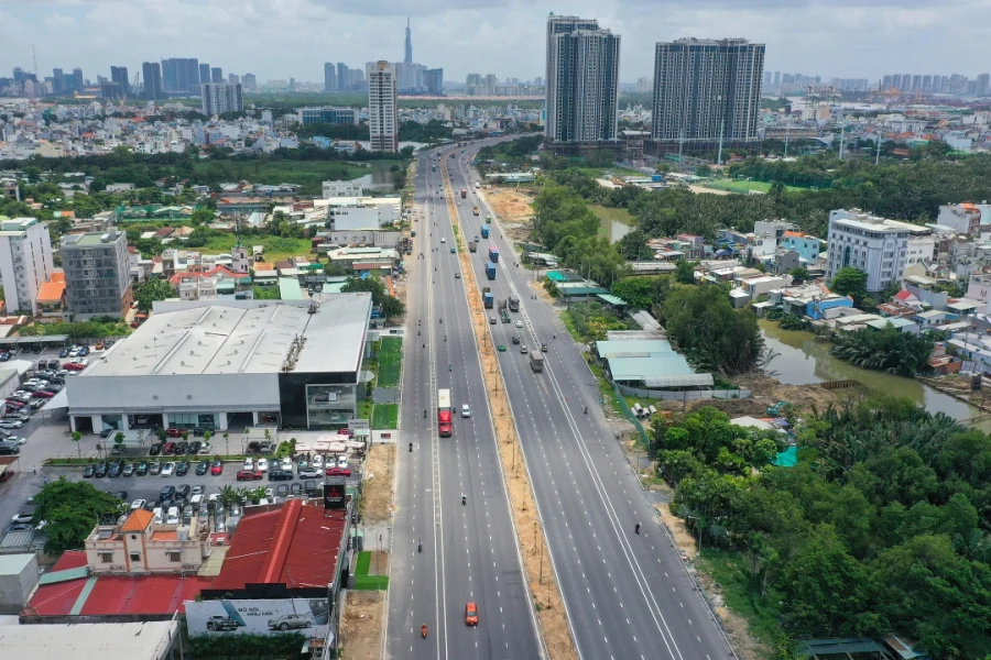 TP.HCM nghiên cứu tuyến đường trên cao gần 18 km dọc đại lộ Nguyễn Văn Linh