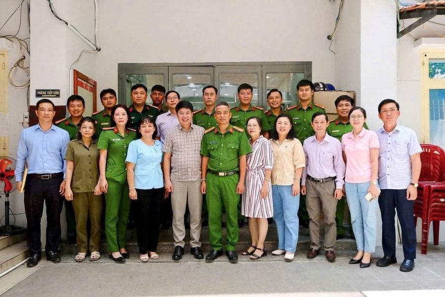 Phú Lâm (TP.HCM): Kịp thời động viên, thưởng nóng công an phường trong cao điểm 45 ngày đêm "làm sạch" địa bàn