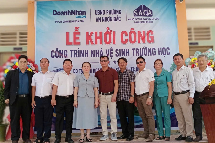 Tạp chí Doanh Nhân Sài Gòn và SACA khảo sát, triển khai hỗ trợ xây dựng nhà vệ sinh trường học tại Gia Lai