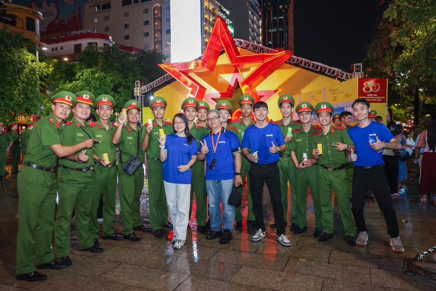 Vinamilk mang đến những trạm tiếp năng lượng giữa gala “Tổ quốc bình yên”