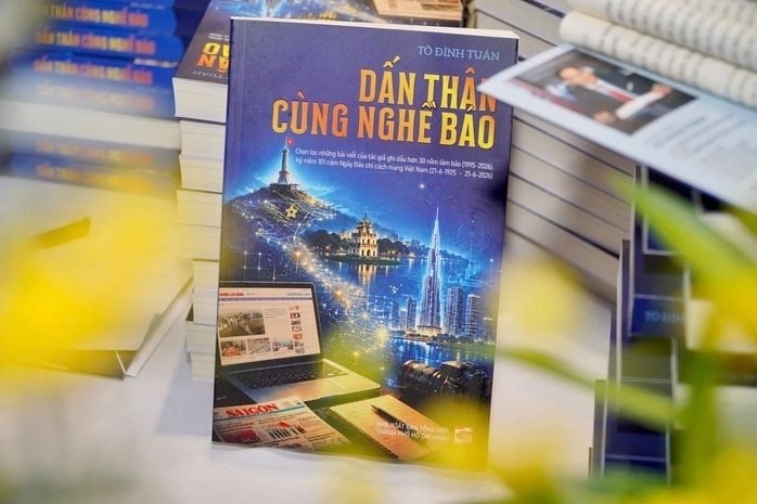 Ra mắt sách "Dấn thân cùng nghề báo" của nhà báo - Tiến sĩ Tô Đình Tuân
