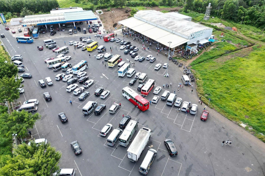 Chính phủ yêu cầu tháo gỡ vướng mắc, đẩy nhanh xây dựng trạm dừng nghỉ trên cao tốc Bắc - Nam