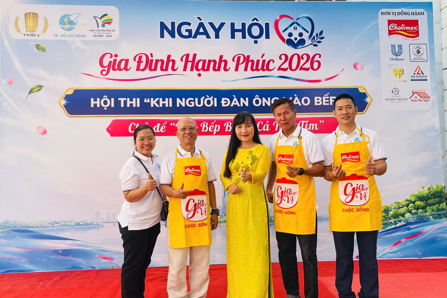 03 hội viên danh dự Hội LHPN phường Xóm Chiếu tỏa sáng tại hội thi "Khi người đàn ông vào bếp"