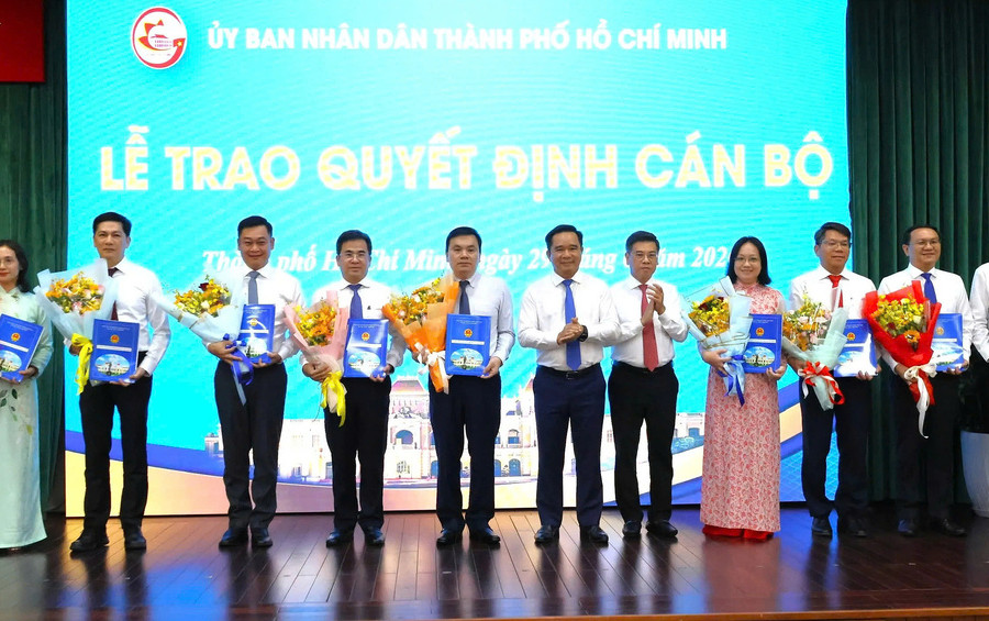 TP.HCM trao nhiều quyết định điều động, bổ nhiệm cán bộ chủ chốt